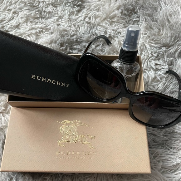 Authentic Burberry sunglasses with case and box - Picture 7 of 8